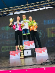 Pirma iš kairės Olivija Baleišytė